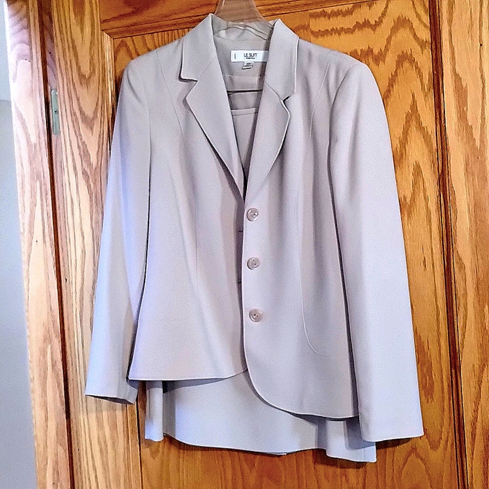 Le suit essentials suit set